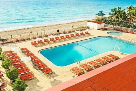 Copropriété à louer à Sunny Isles Beach, Floride: 33.44 m2 № 1774328 - photo 2