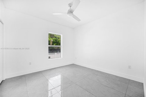 House in Miami, Florida 4 bedrooms № 1860311 - photo 13