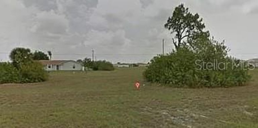 Land in Cape Coral, Florida № 1444252