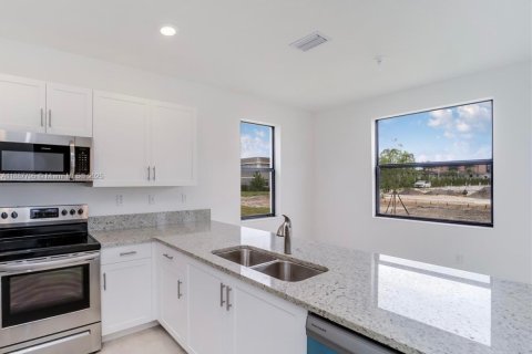 Villa ou maison à louer à Miami, Floride: 3 chambres, 221.57 m2 № 1941302 - photo 6