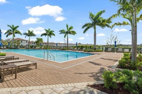 Villa ou maison à louer à Miami, Floride: 3 chambres, 221.57 m2 № 1941302 - photo 18