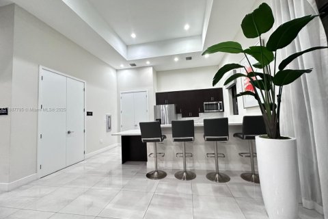 Villa ou maison à louer à Miami, Floride: 3 chambres, 221.57 m2 № 1941302 - photo 11