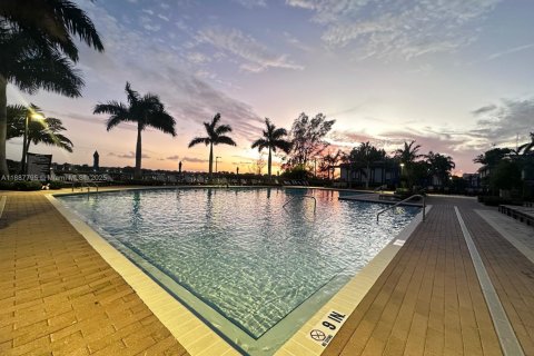 Villa ou maison à louer à Miami, Floride: 3 chambres, 221.57 m2 № 1941302 - photo 10