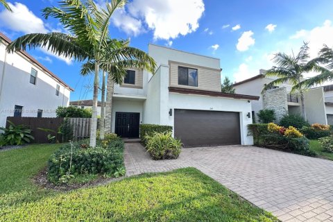 Villa ou maison à louer à Miami, Floride: 3 chambres, 221.57 m2 № 1941302 - photo 1