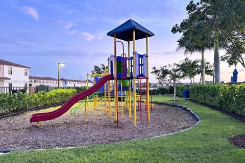 Villa ou maison à louer à Miami, Floride: 3 chambres, 221.57 m2 № 1941302 - photo 15