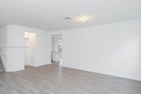 Villa ou maison à louer à Miami, Floride: 3 chambres, 221.57 m2 № 1941302 - photo 3