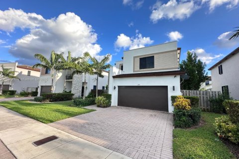 Villa ou maison à louer à Miami, Floride: 3 chambres, 221.57 m2 № 1941302 - photo 8