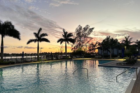 Villa ou maison à louer à Miami, Floride: 3 chambres, 221.57 m2 № 1941302 - photo 12