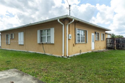 Купить виллу или дом в Майами, Флорида 5 спален, 183.95м2, № 1990392 - фото 2