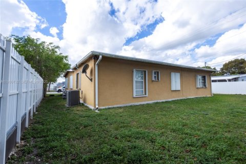 Купить виллу или дом в Майами, Флорида 5 спален, 183.95м2, № 1990392 - фото 4