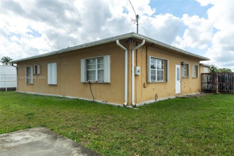 Купить виллу или дом в Майами, Флорида 5 спален, 183.95м2, № 1990392 - фото 1