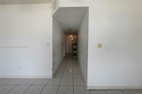 Купить виллу или дом в Майами, Флорида 5 спален, 183.95м2, № 1990392 - фото 8