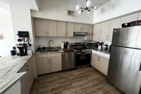 Condominio en alquiler en Tampa, Florida, 1 dormitorio, 73.3 m2 № 1877140 - foto 4