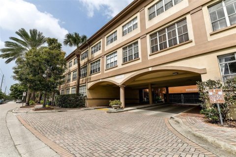 Condominio en alquiler en Tampa, Florida, 1 dormitorio, 73.3 m2 № 1877140 - foto 1