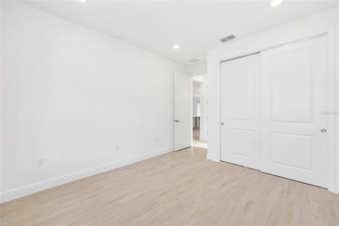 House in Ocala, Florida 2 bedrooms, 231.61 sq.m. № 1911343 - photo 15