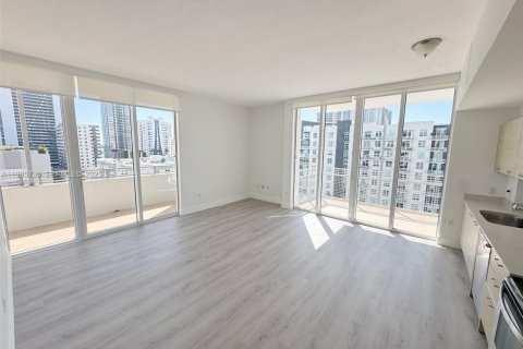 Condo in Miami, Florida, 2 bedrooms  № 1994066 - photo 14