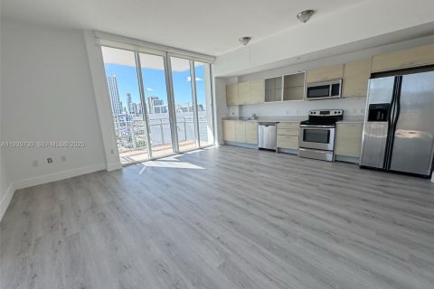 Condo in Miami, Florida, 2 bedrooms  № 1994066 - photo 1
