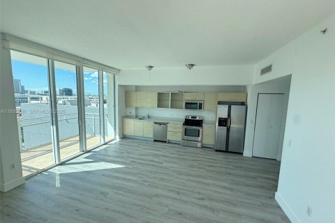 Condo in Miami, Florida, 2 bedrooms  № 1994066 - photo 3