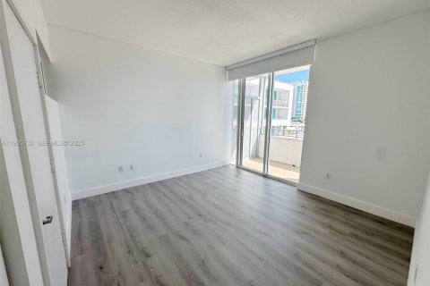 Condo in Miami, Florida, 2 bedrooms  № 1994066 - photo 10