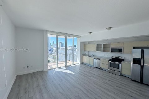 Condo in Miami, Florida, 2 bedrooms  № 1994066 - photo 2
