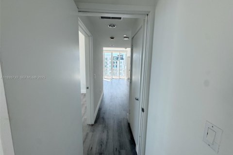 Condo in Miami, Florida, 2 bedrooms  № 1994066 - photo 5