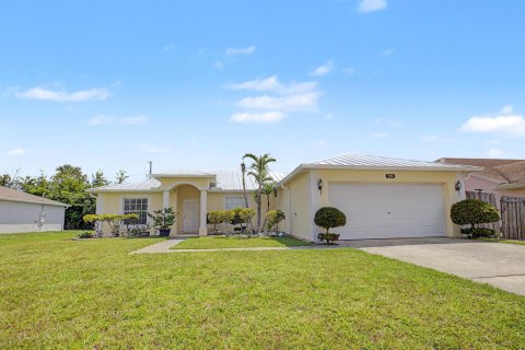 Casa en Port St. Lucie, Florida 4 dormitorios, 198.9 m2 № 2319913