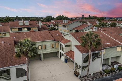 Townhouse in Dunedin, Florida 2 bedrooms, 102.84 sq.m. № 2267418