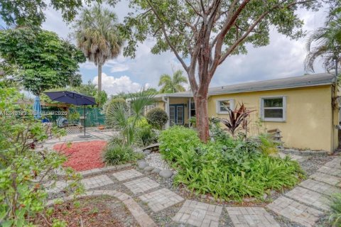 Villa ou maison à vendre à North Lauderdale, Floride: 2 chambres, 91.97 m2 № 2433890 - photo 2