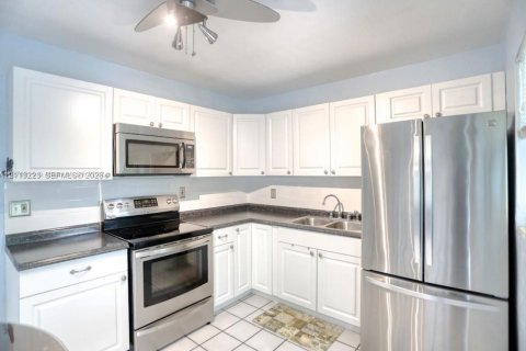 Villa ou maison à vendre à North Lauderdale, Floride: 2 chambres, 91.97 m2 № 2433890 - photo 3