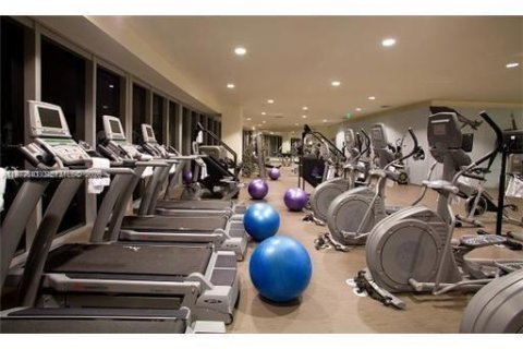 Condo in Miami, Florida, 1 bedroom  № 2042506 - photo 2