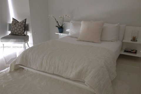 Condo in Miami, Florida, 1 bedroom  № 2042506 - photo 7