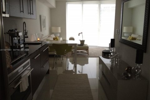 Condo in Miami, Florida, 1 bedroom  № 2042506 - photo 9