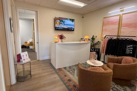 Commercial property in Tampa, Florida 75.72 sq.m. № 2214087
