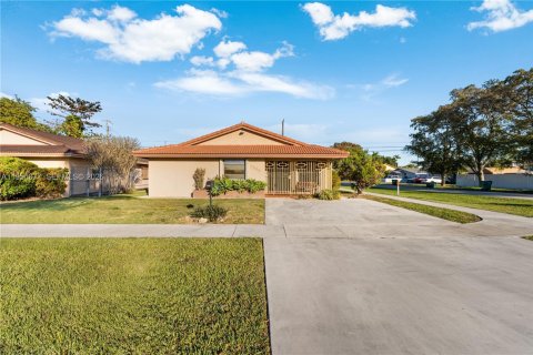 Купить виллу или дом в Майами, Флорида 3 спальни, 158.12м2, № 2010671 - фото 16