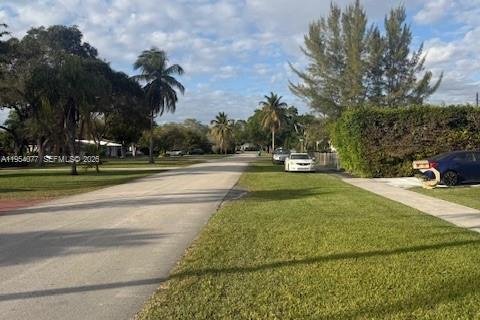 House in Miami, Florida 3 bedrooms, 158.12 sq.m. № 2010671 - photo 3