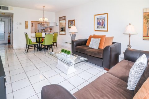 Copropriété à vendre à Lauderdale Lakes, Floride: 1 chambre, 63.55 m2 № 2014628 - photo 16