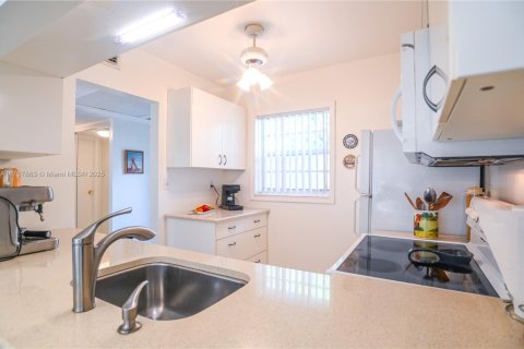 Copropriété à vendre à Lauderdale Lakes, Floride: 1 chambre, 63.55 m2 № 2014628 - photo 6