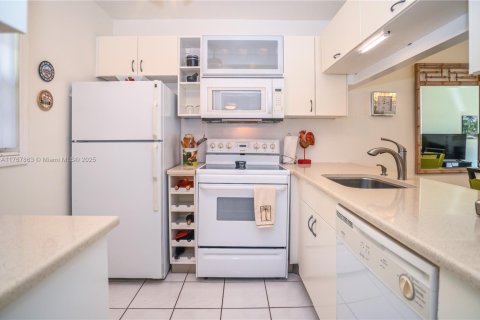 Copropriété à vendre à Lauderdale Lakes, Floride: 1 chambre, 63.55 m2 № 2014628 - photo 4