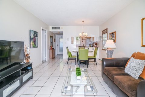 Copropriété à vendre à Lauderdale Lakes, Floride: 1 chambre, 63.55 m2 № 2014628 - photo 15