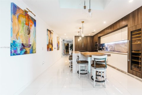 Condominio en venta en Miami, Florida, 4 dormitorios, 203.27 m2 № 1959817 - foto 4