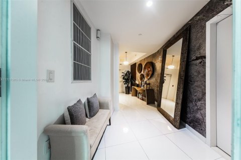 Condominio en venta en Miami, Florida, 4 dormitorios, 203.27 m2 № 1959817 - foto 3