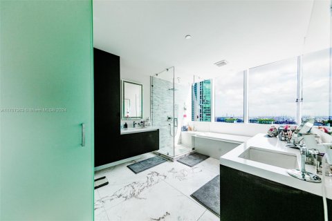 Condominio en venta en Miami, Florida, 4 dormitorios, 203.27 m2 № 1959817 - foto 12