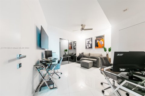 Condominio en venta en Miami, Florida, 4 dormitorios, 203.27 m2 № 1959817 - foto 22
