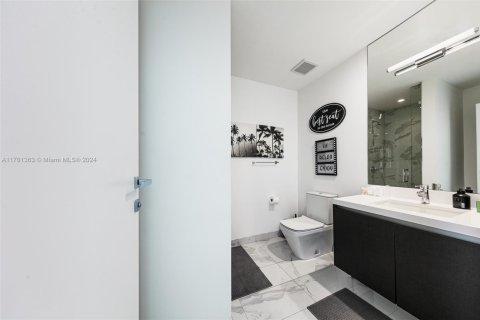 Condominio en venta en Miami, Florida, 4 dormitorios, 203.27 m2 № 1959817 - foto 18