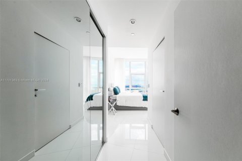 Condominio en venta en Miami, Florida, 4 dormitorios, 203.27 m2 № 1959817 - foto 16