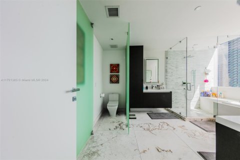 Condominio en venta en Miami, Florida, 4 dormitorios, 203.27 m2 № 1959817 - foto 21