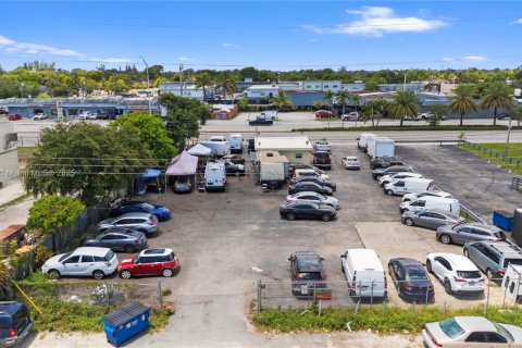 Commercial property in West Park, Florida № 1882177 - photo 21