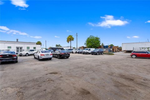 Commercial property in West Park, Florida № 1882177 - photo 10