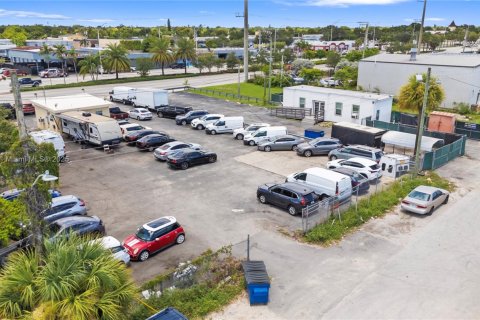 Commercial property in West Park, Florida № 1882177 - photo 23