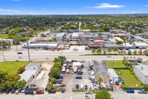 Commercial property in West Park, Florida № 1882177 - photo 24